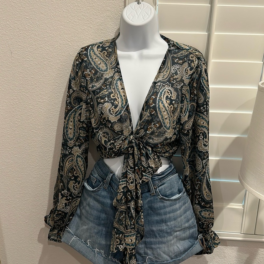 VICI sheer top size Med. Brand new never worn.